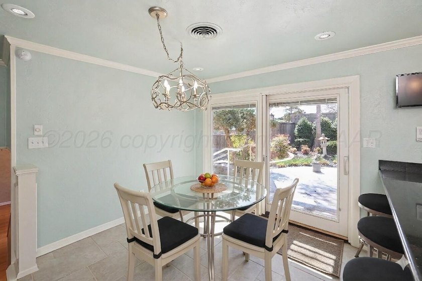 Welcome to a masterclass in craftsmanship at 19 Southridge Drive - photo 18