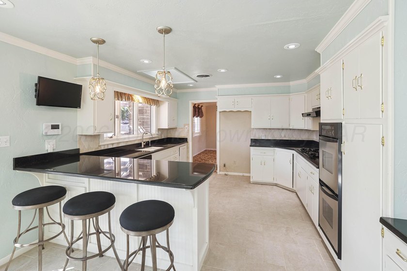 Welcome to a masterclass in craftsmanship at 19 Southridge Drive - photo 20