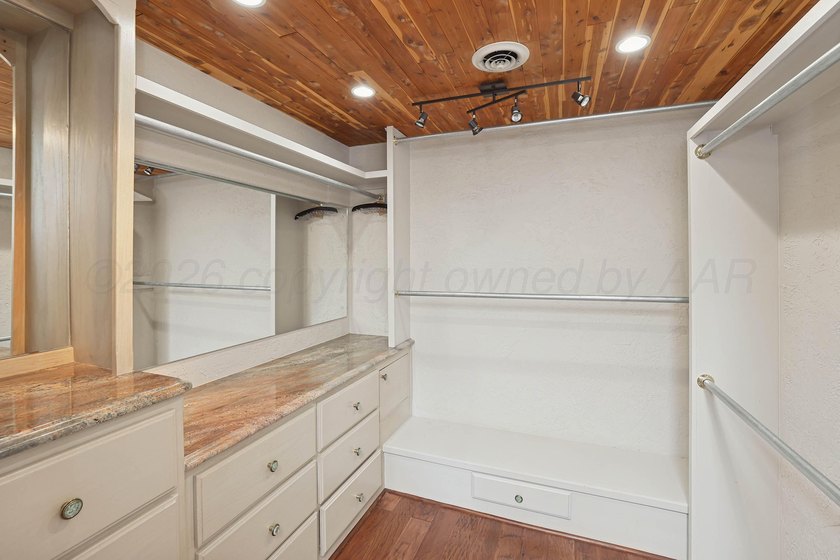 Welcome to a masterclass in craftsmanship at 19 Southridge Drive - photo 27