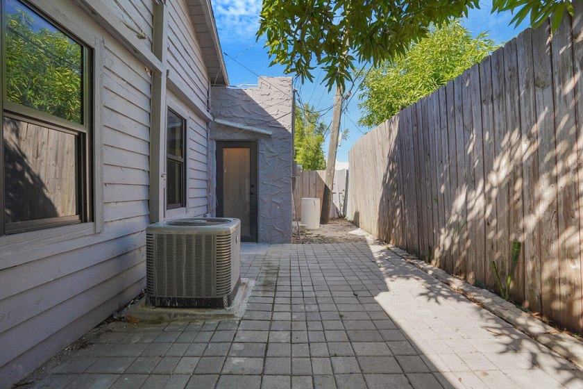 Fully updated 3BR/2BA home in historic North Palm Beach with 1 - photo 28
