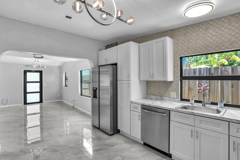 Fully updated 3BR/2BA home in historic North Palm Beach with 1 - photo 36