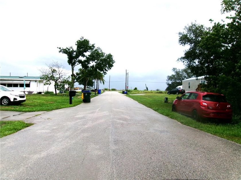 2 lots together zone mobile home or for a single-family home - photo 4