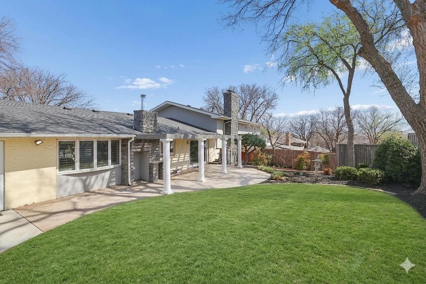 Welcome to a masterclass in craftsmanship at 19 Southridge Drive - photo 48