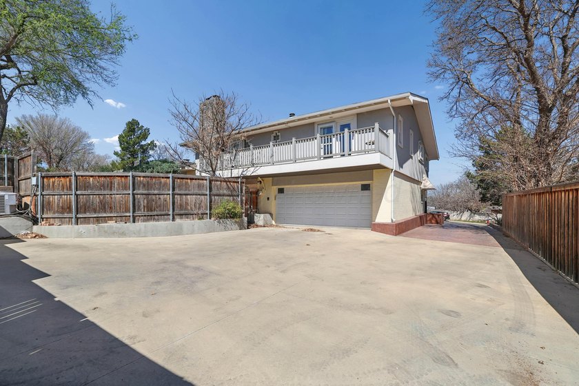 Welcome to a masterclass in craftsmanship at 19 Southridge Drive - photo 55