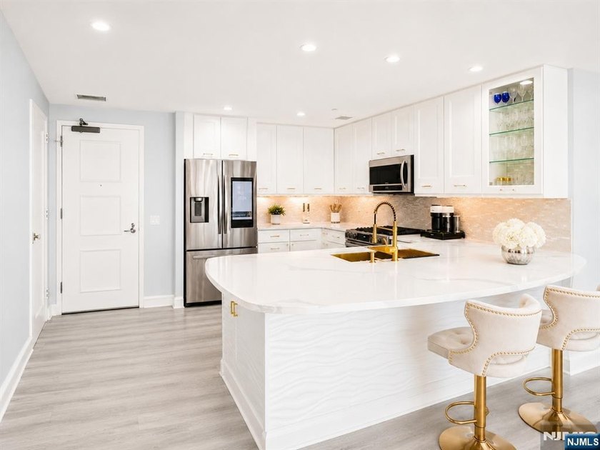 Experience elevated waterfront living in this expansive - photo 6