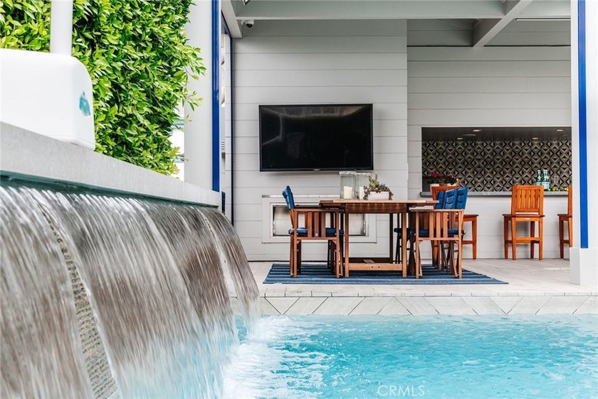 Perfectly positioned on an exclusive double-lot walk street in - photo 5
