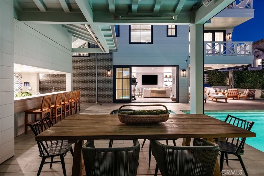 Perfectly positioned on an exclusive double-lot walk street in - photo 10