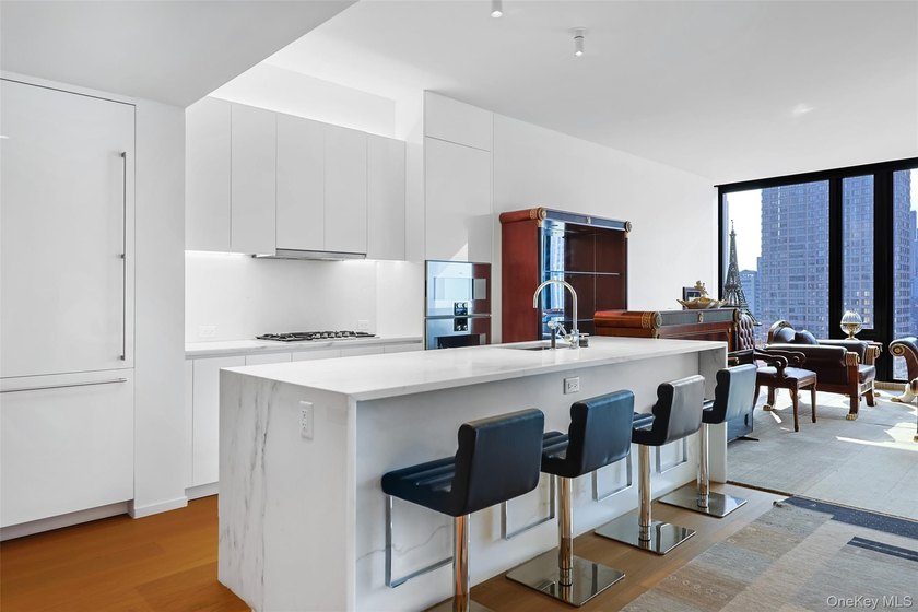 Experience elevated luxury living at One United Nations Park in - photo 3