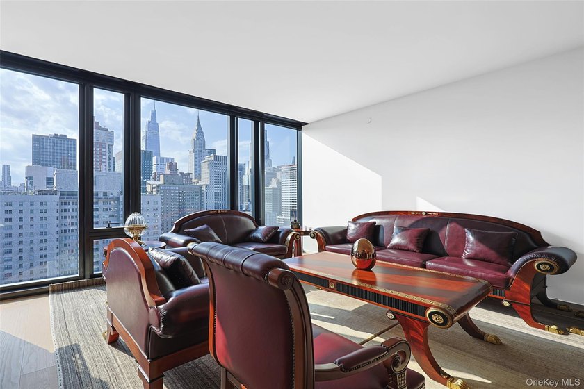 Experience elevated luxury living at One United Nations Park in - photo 8