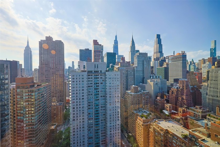 Experience elevated luxury living at One United Nations Park in - photo 9