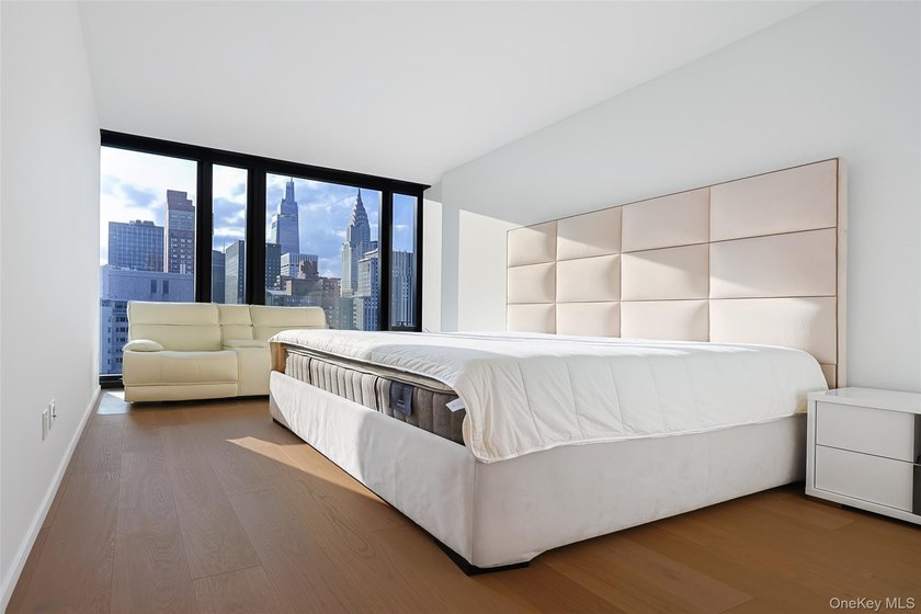 Experience elevated luxury living at One United Nations Park in - photo 10