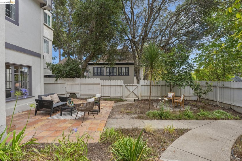 Two doors from the UC Berkeley campus and the new Bakar AI/Data - photo 31