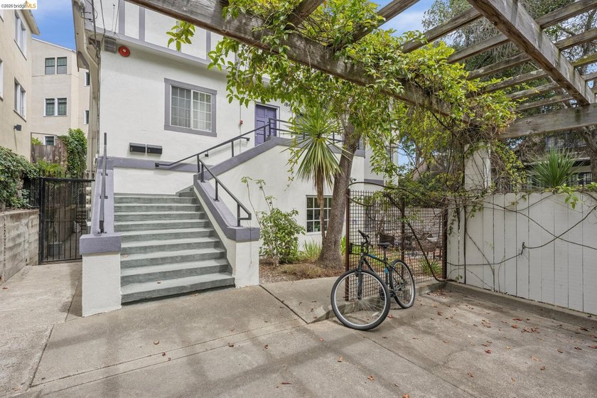 Two doors from the UC Berkeley campus and the new Bakar AI/Data - photo 34