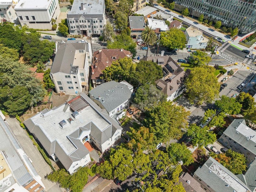 Two doors from the UC Berkeley campus and the new Bakar AI/Data - photo 37