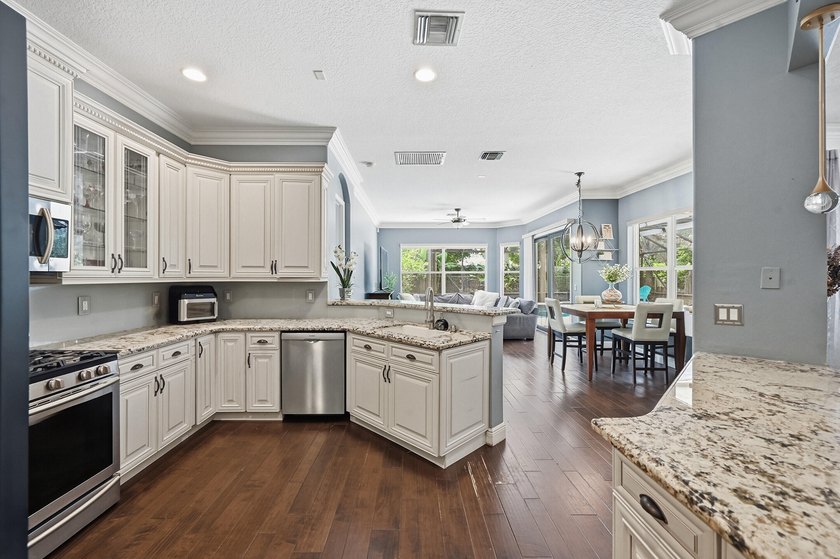 Welcome to your private Florida oasis, single-story 4-bedroom - photo 10
