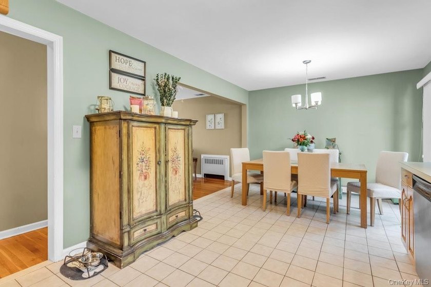 Welcome home... This impeccably maintained Glen Cove Ranch - photo 9