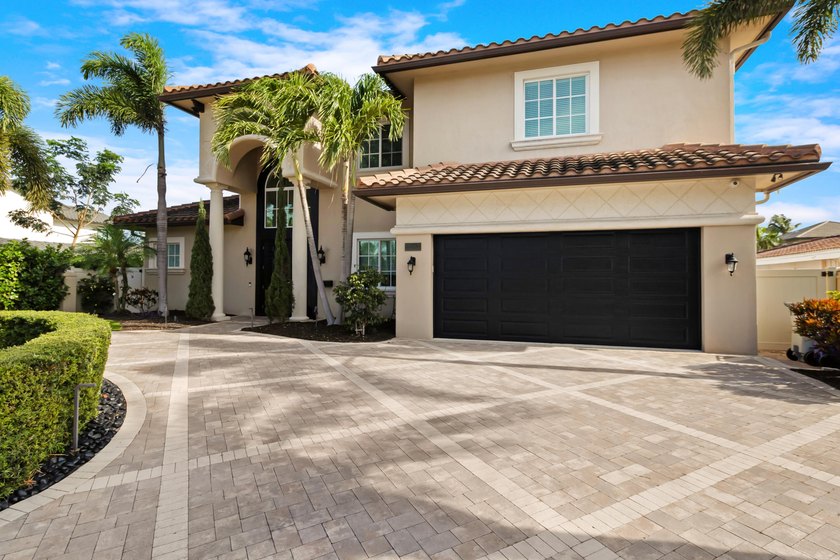 Experience a luxury waterfront estate in Pompano Beach featuring - photo 2