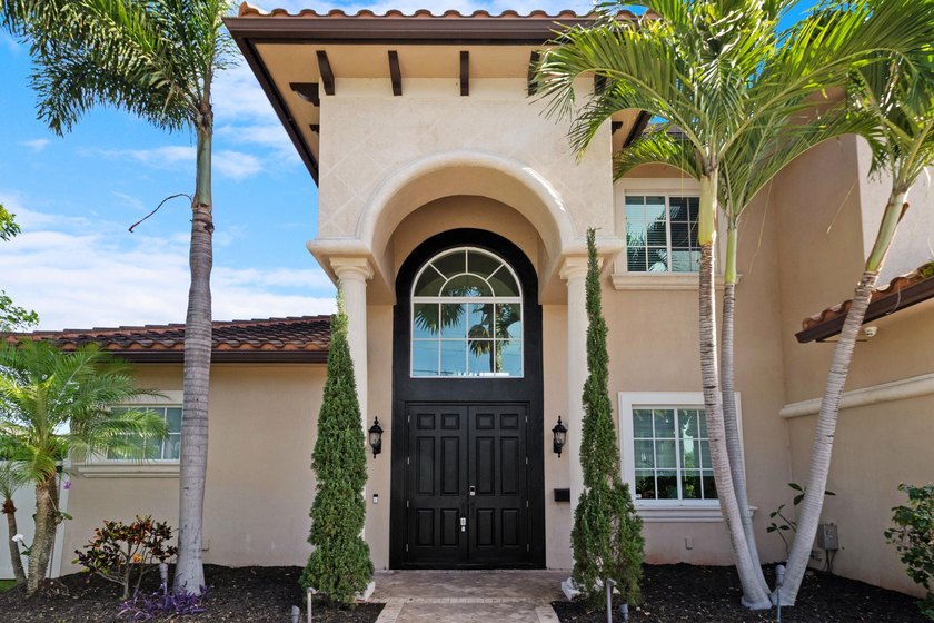 Experience a luxury waterfront estate in Pompano Beach featuring - photo 3