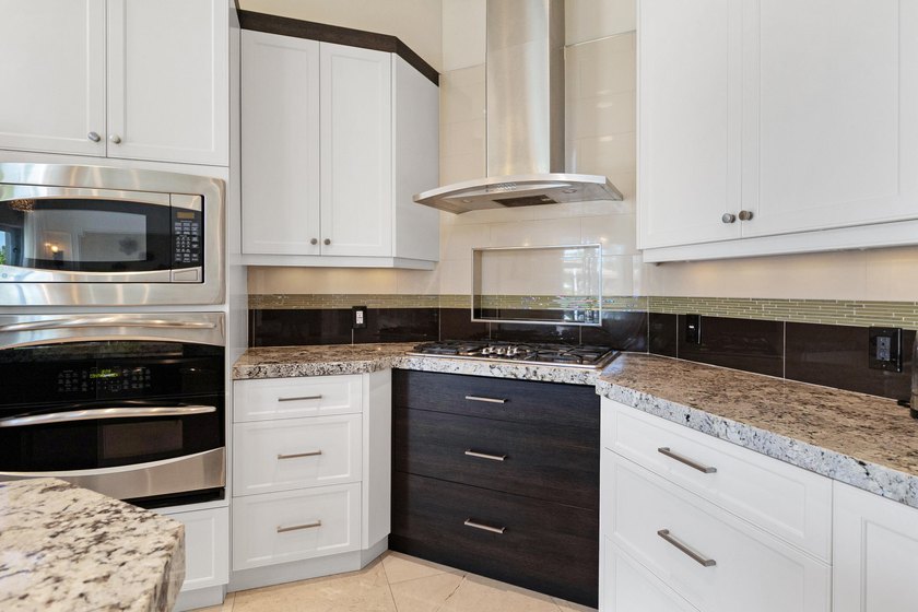 Experience a luxury waterfront estate in Pompano Beach featuring - photo 10