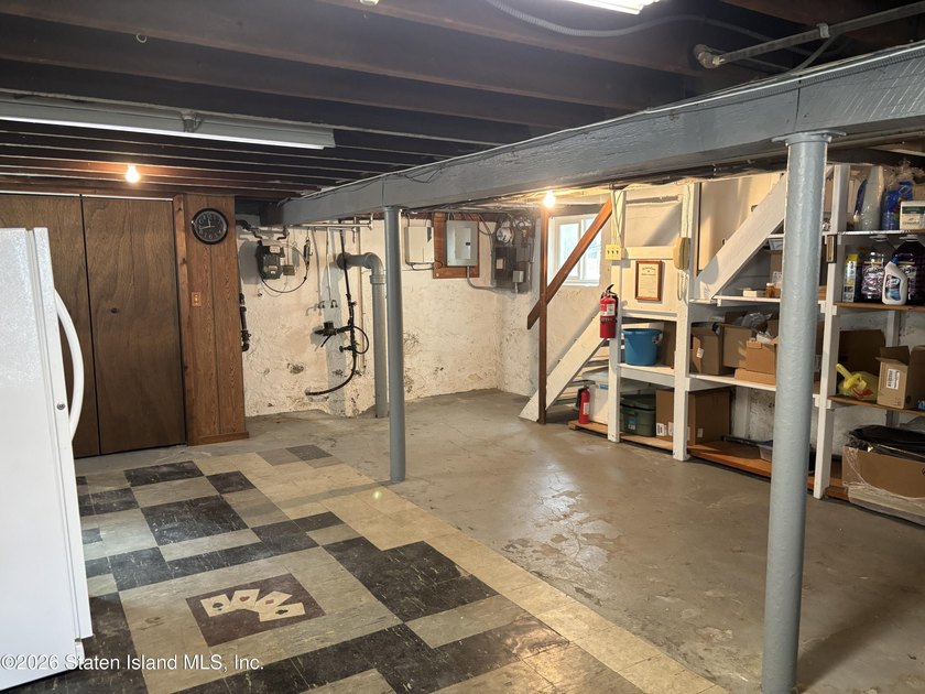 Welcome to 19 Rainbow Ave! Pride of ownership is evident in this - photo 30