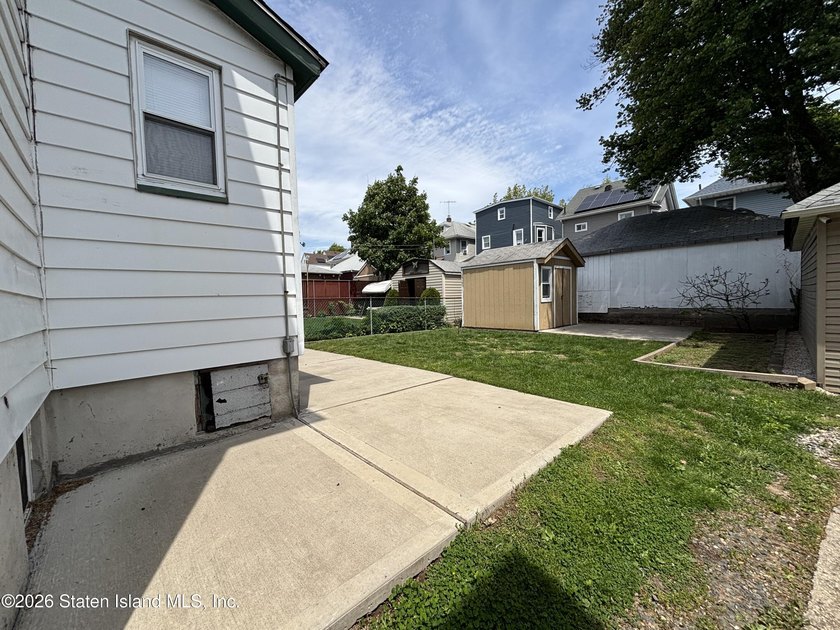 Welcome to 19 Rainbow Ave! Pride of ownership is evident in this - photo 37