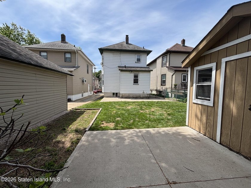 Welcome to 19 Rainbow Ave! Pride of ownership is evident in this - photo 40