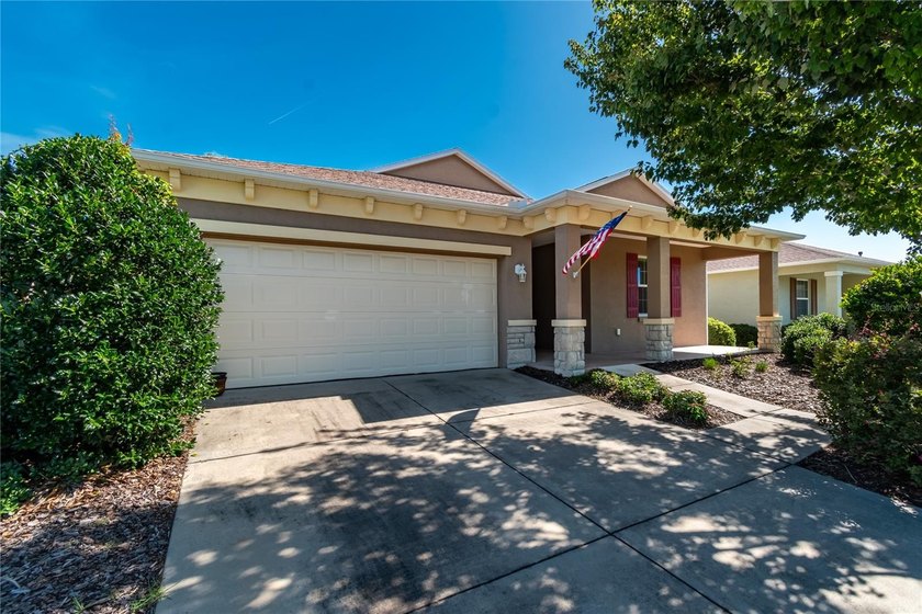 Nestled on a private lot with a beautiful park-like setting - photo 3