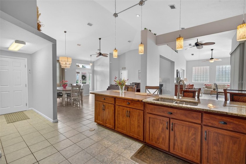Welcome to an exceptional golf-front retreat in the heart of - photo 6