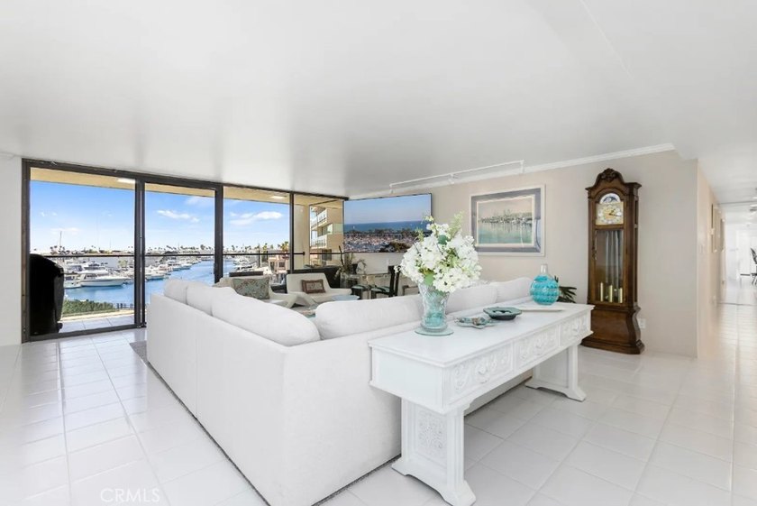 Enjoy staying in Newport's most premier luxury high-rise! - photo 4