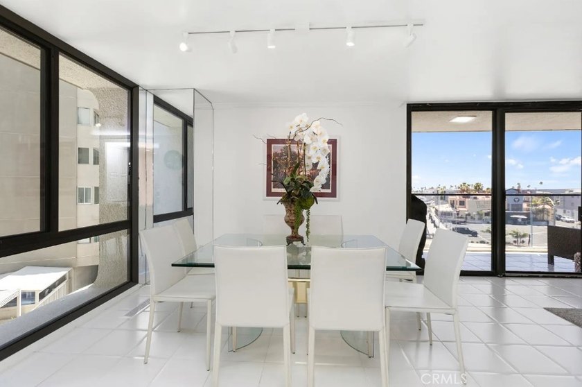 Enjoy staying in Newport's most premier luxury high-rise! - photo 6