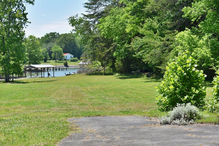 Unlock the potential of this charming lakefront fixer-upper on - photo 11