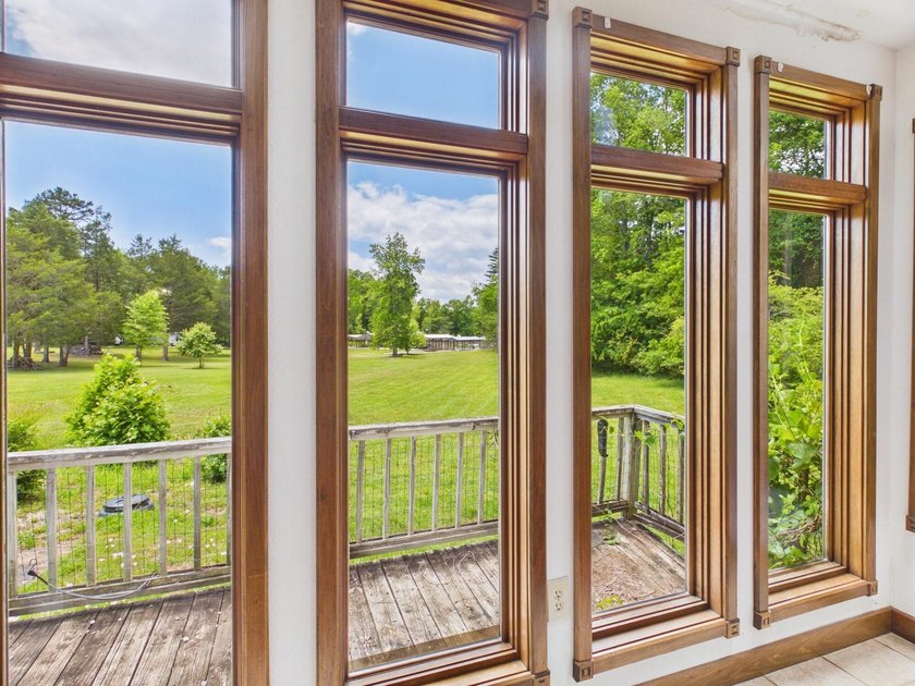 Unlock the potential of this charming lakefront fixer-upper on - photo 12