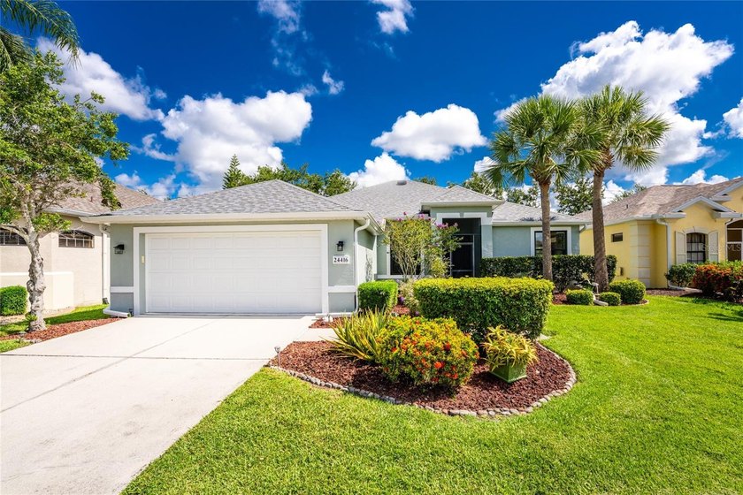 Impressive 3 Bedroom PLUS office/ den, 2 Bathroom home with - photo 3