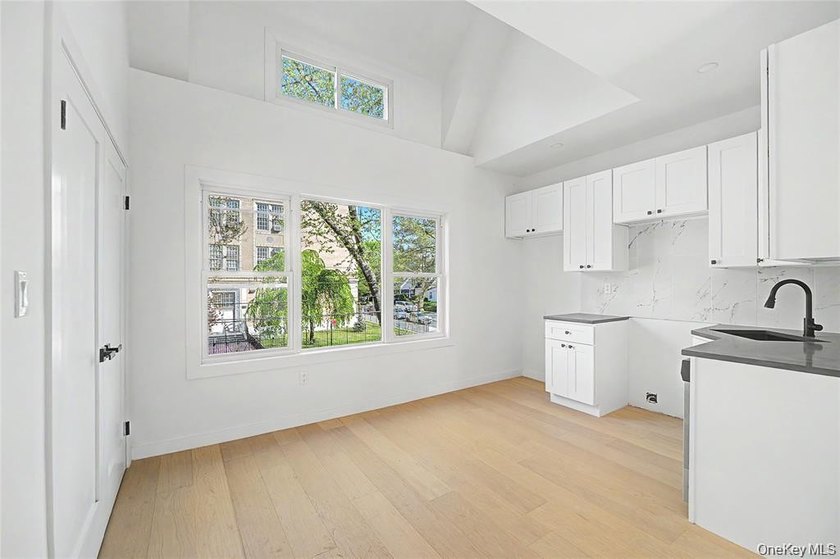 Forest Hills prime location! Fully renovated, Move-in Ready - photo 13