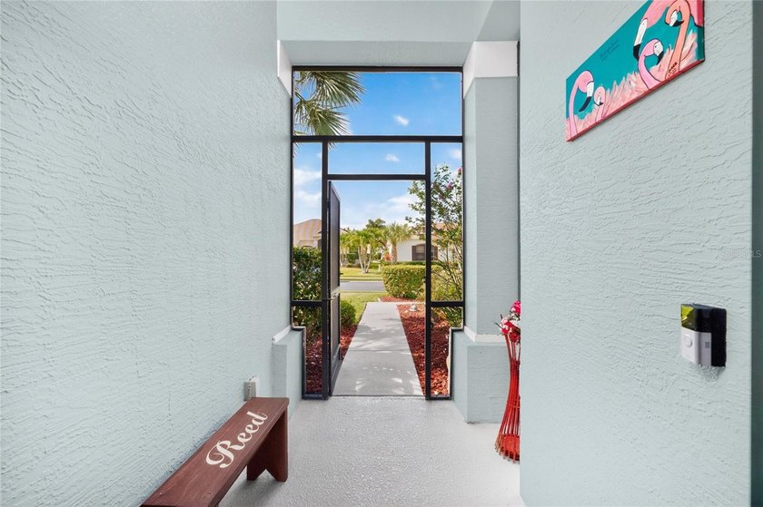 Impressive 3 Bedroom PLUS office/ den, 2 Bathroom home with - photo 4