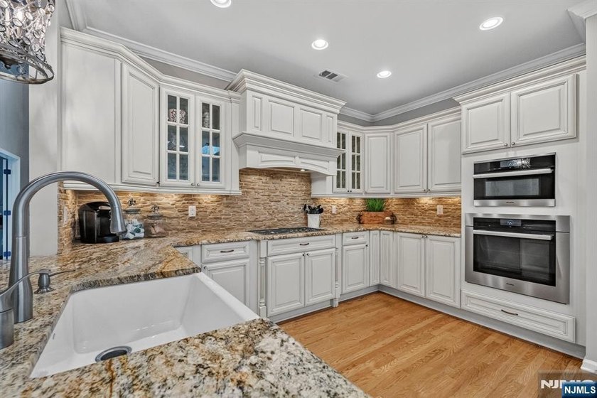 Spectacular Colonial in Sought-After Vizcaya Estates! Welcome to - photo 6