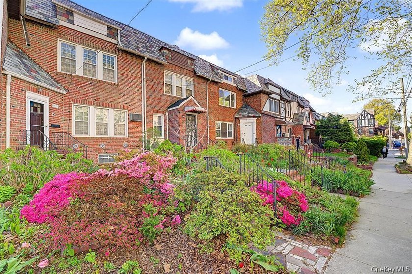 Forest Hills prime location! Fully renovated, Move-in Ready - photo 21