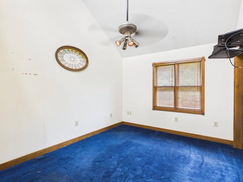 Unlock the potential of this charming lakefront fixer-upper on - photo 32