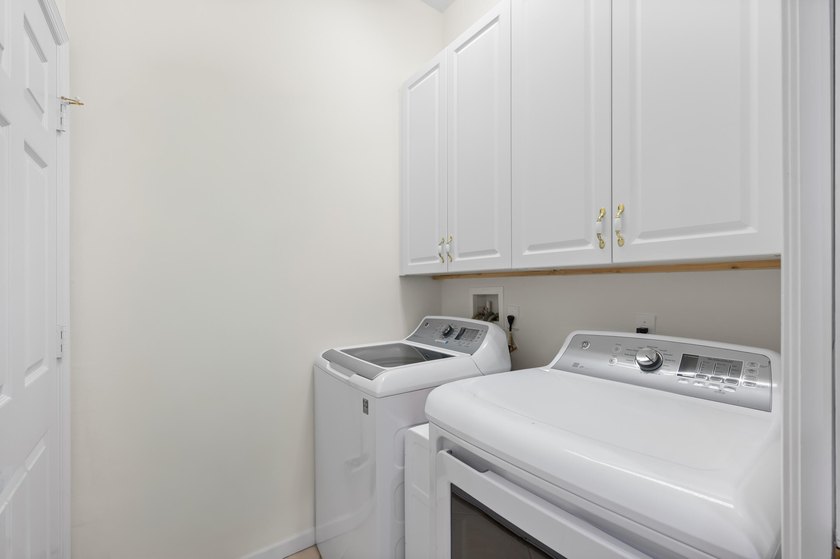 Welcome to this single-story waterfront residence in the - photo 32