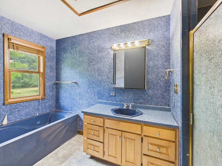 Unlock the potential of this charming lakefront fixer-upper on - photo 37