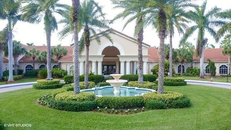 Welcome to this single-story waterfront residence in the - photo 40