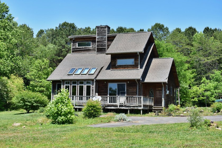 Unlock the potential of this charming lakefront fixer-upper on - photo 45