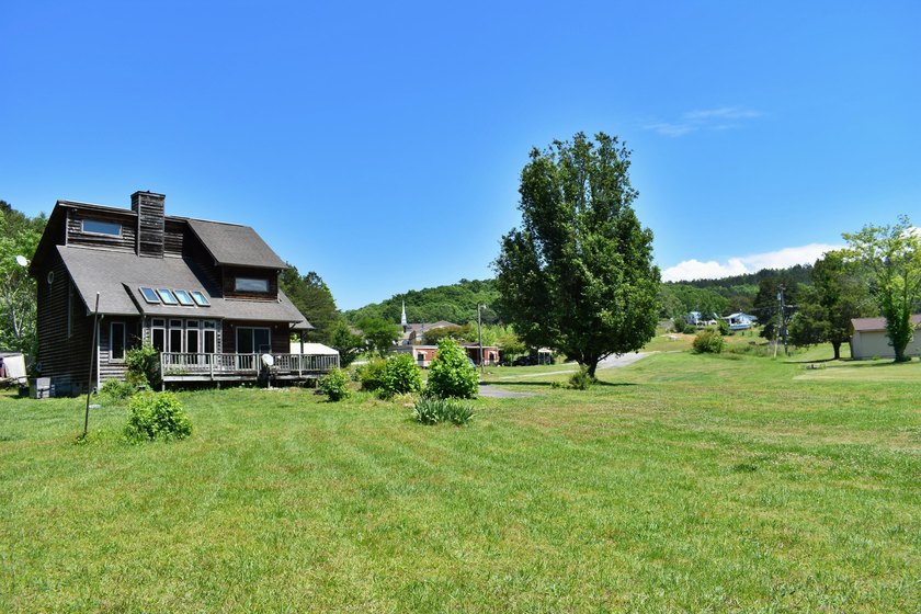 Unlock the potential of this charming lakefront fixer-upper on - photo 46