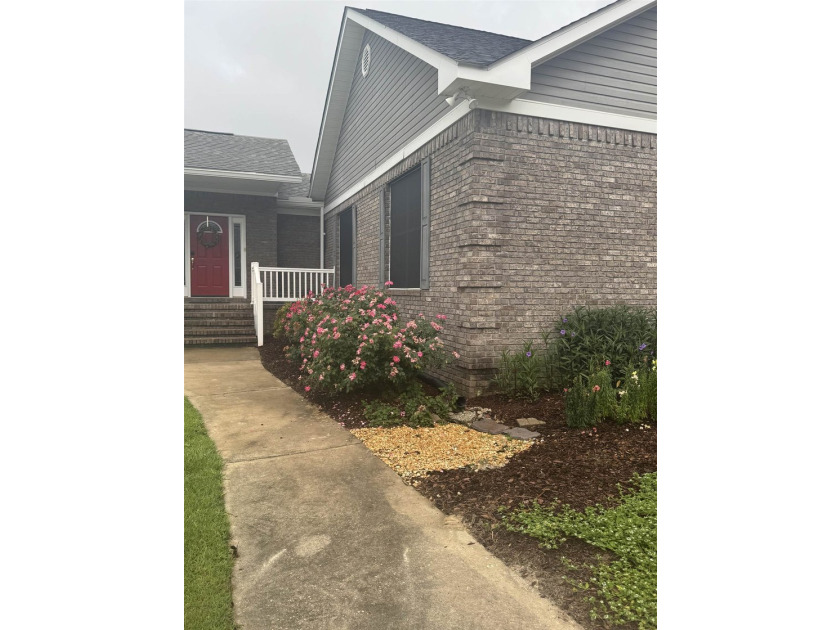 OPEN HOUSE! July 25, 2026, 10am-12pm Well-maintained 3-bedroom - photo 4