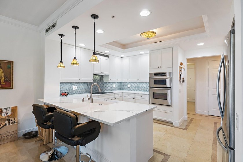 Experience luxury waterfront living at Jupiter Yacht Club, one - photo 7