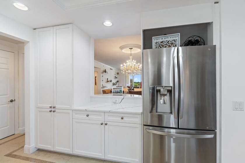 Experience luxury waterfront living at Jupiter Yacht Club, one - photo 8