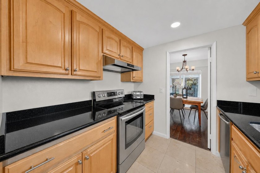 Welcome to 5001 Cribari Vale, a desirable single-level residence - photo 16