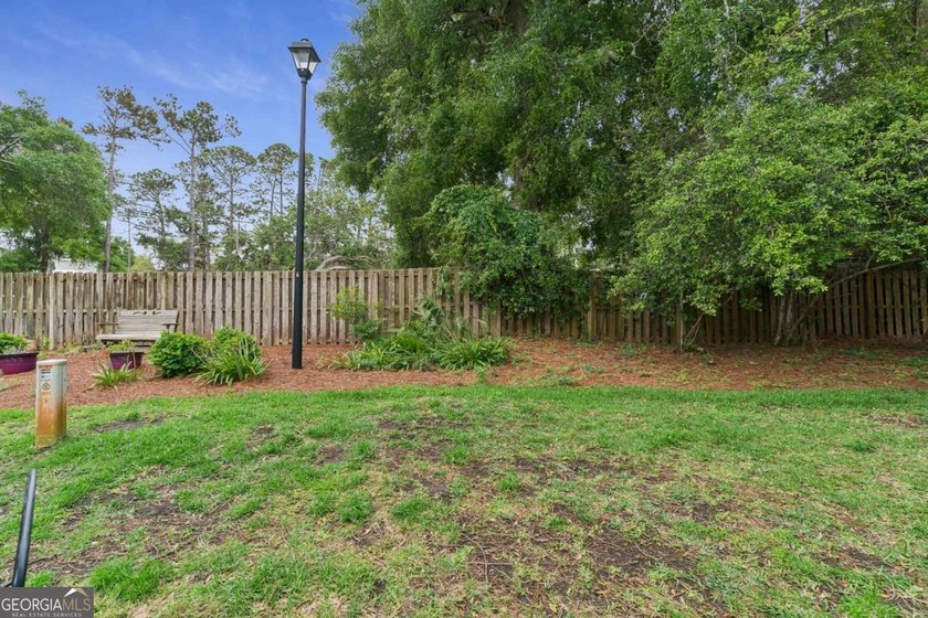 Welcome to easy coastal living in this beautifully maintained - photo 17