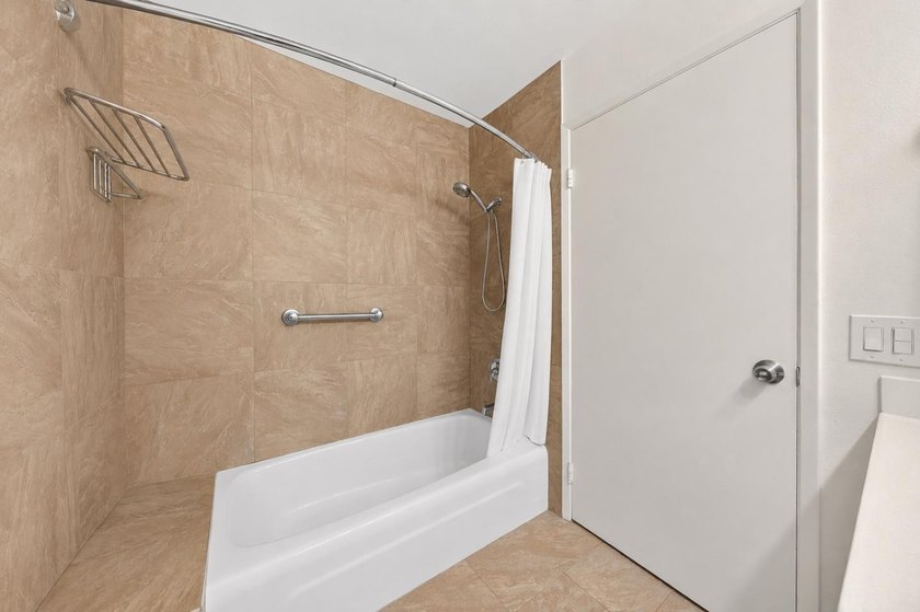 Welcome to 5001 Cribari Vale, a desirable single-level residence - photo 24