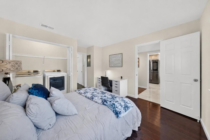 Welcome to 5001 Cribari Vale, a desirable single-level residence - photo 27